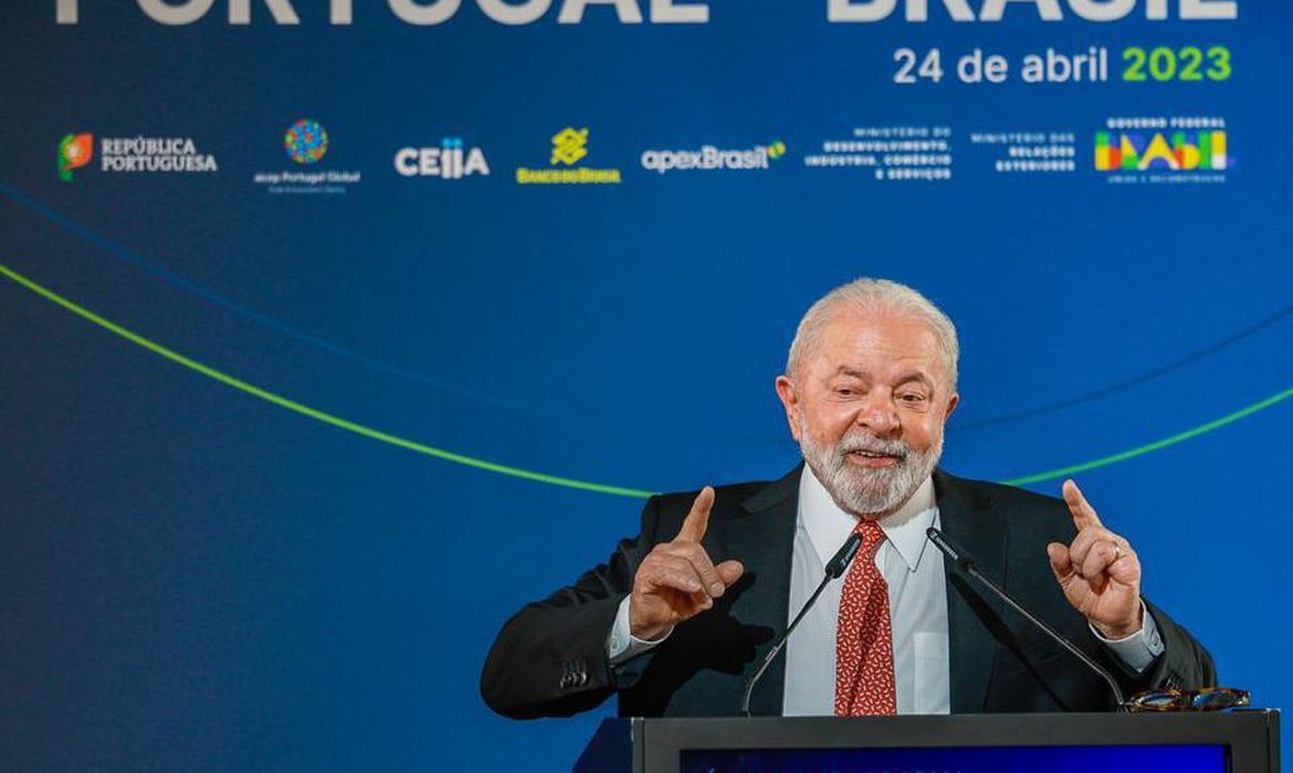 Lula sinaliza contrariar Marina sobre exploração de petróleo no Amazonas