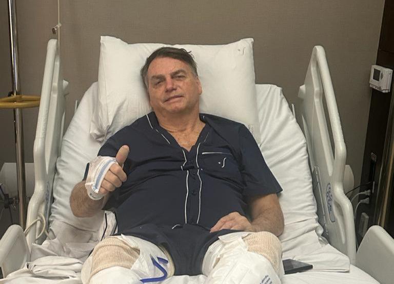 O ex-presidente Jair Bolsonaro esteve internado e passou por duas cirurgias na última semana.