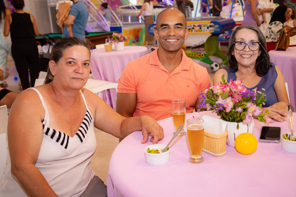 Marilene de Oliveira, Daniel Oliveira e Katia Bastos