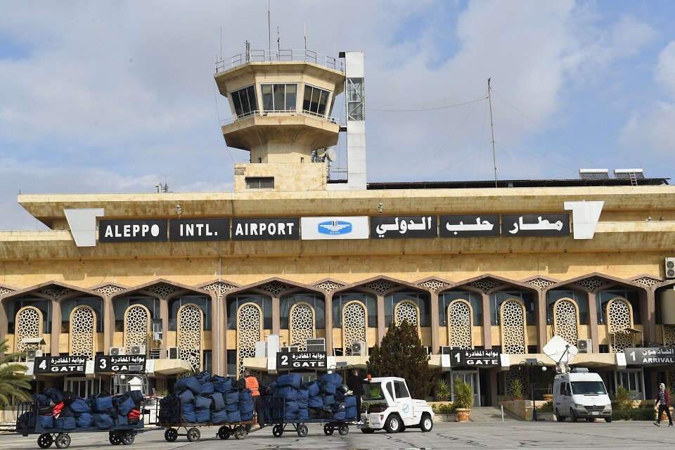 O aeroporto de Aleppo foi interditado após os bombardeios.