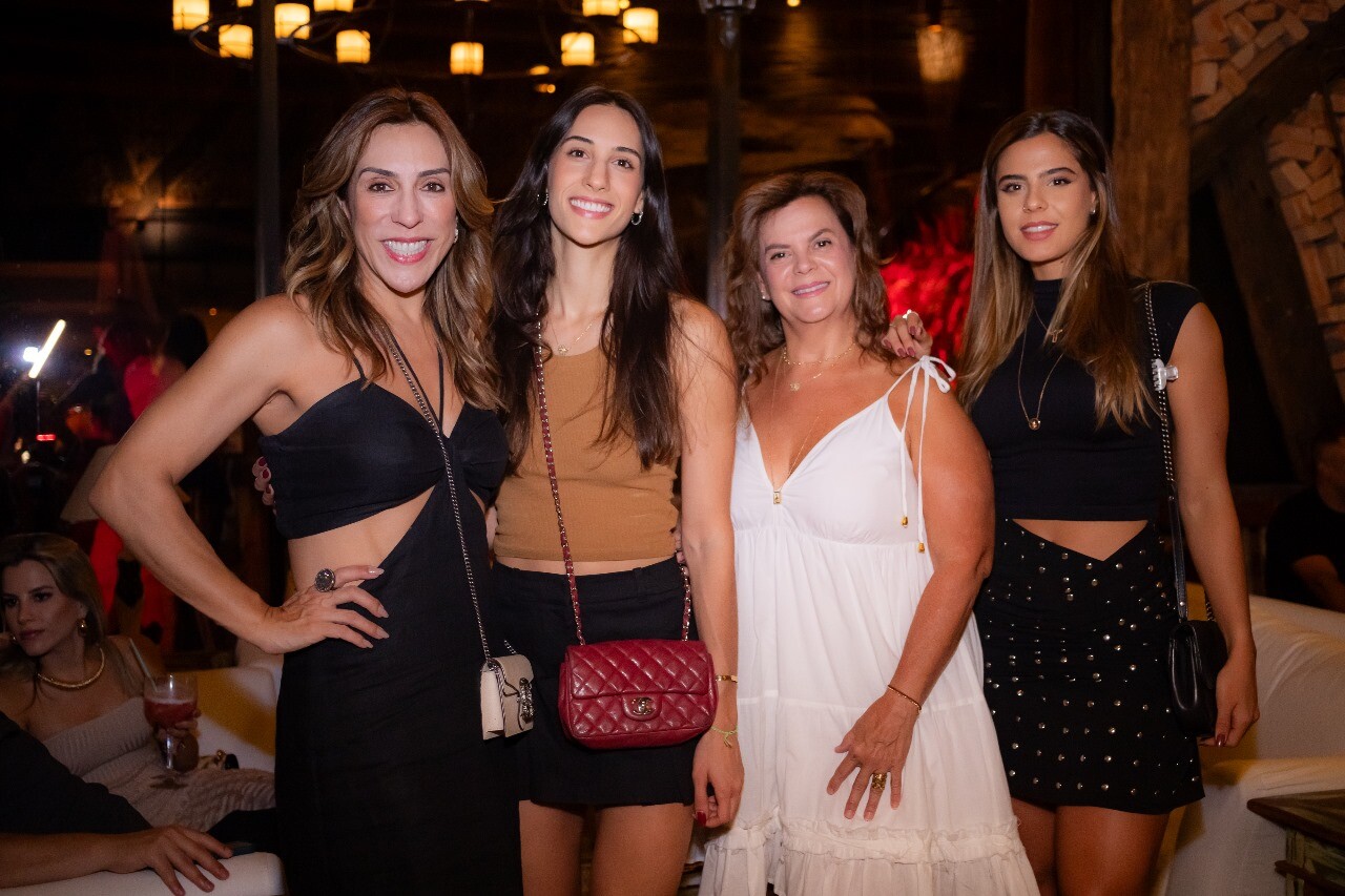 Ana Luiza Favato, Maria Eduarda Favato, Nara Chaves e Eduarda Chaves