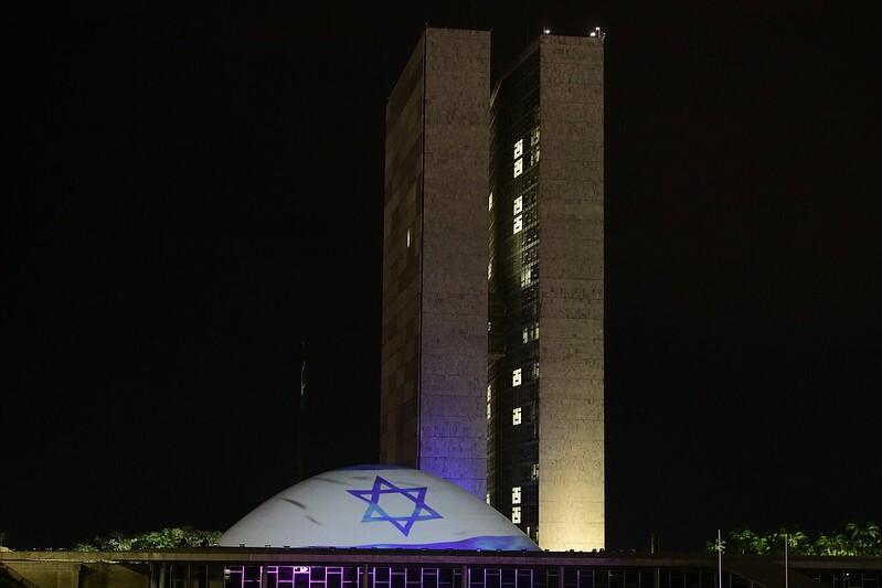 Bandeira de Israel é projetada na cúpula do Senado