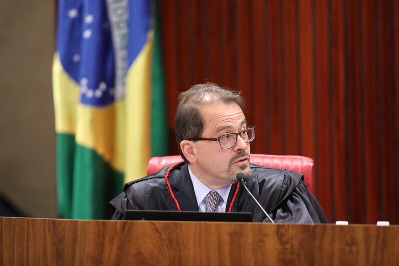 Com placar em 2 a 1, TSE decide hoje se torna Bolsonaro inelegível pela 2ª vez