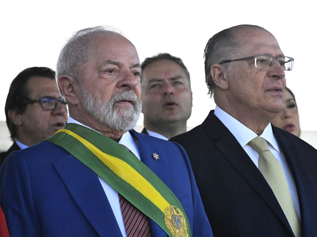 TSE começa a julgar ações contra Lula e Alckmin