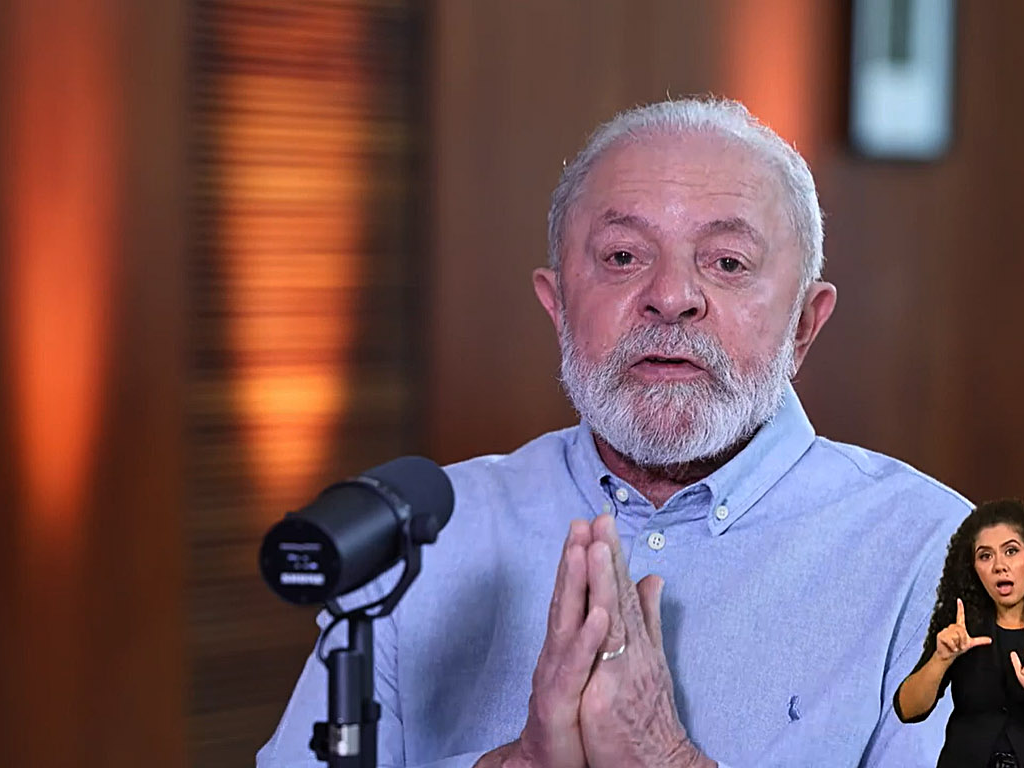 Lula planeja viagens a estados e diz estar andando "totalmente à vontade"