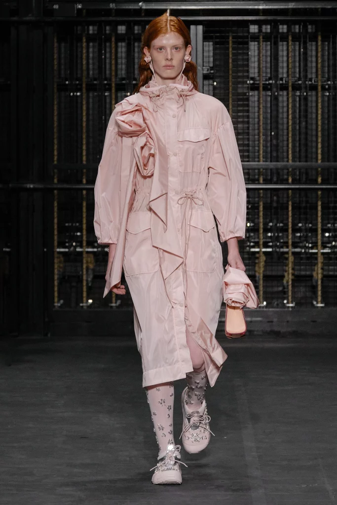 Simone Rocha primavera-verão 2024 ready-to-wear (Foto: cortesia)