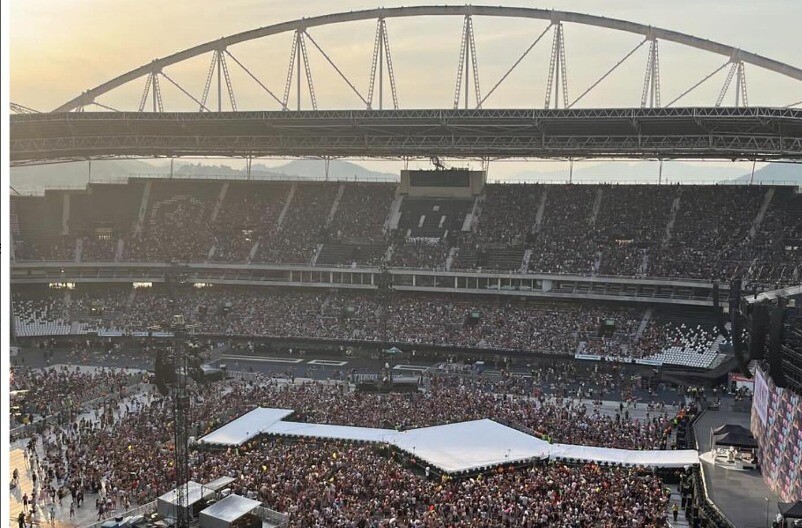 Estádio lotado aguardava show da cantora Taylor Swift