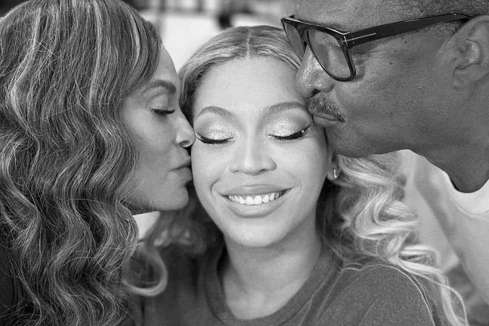 Mãe de Beyoncé responde haters que acusam cantora