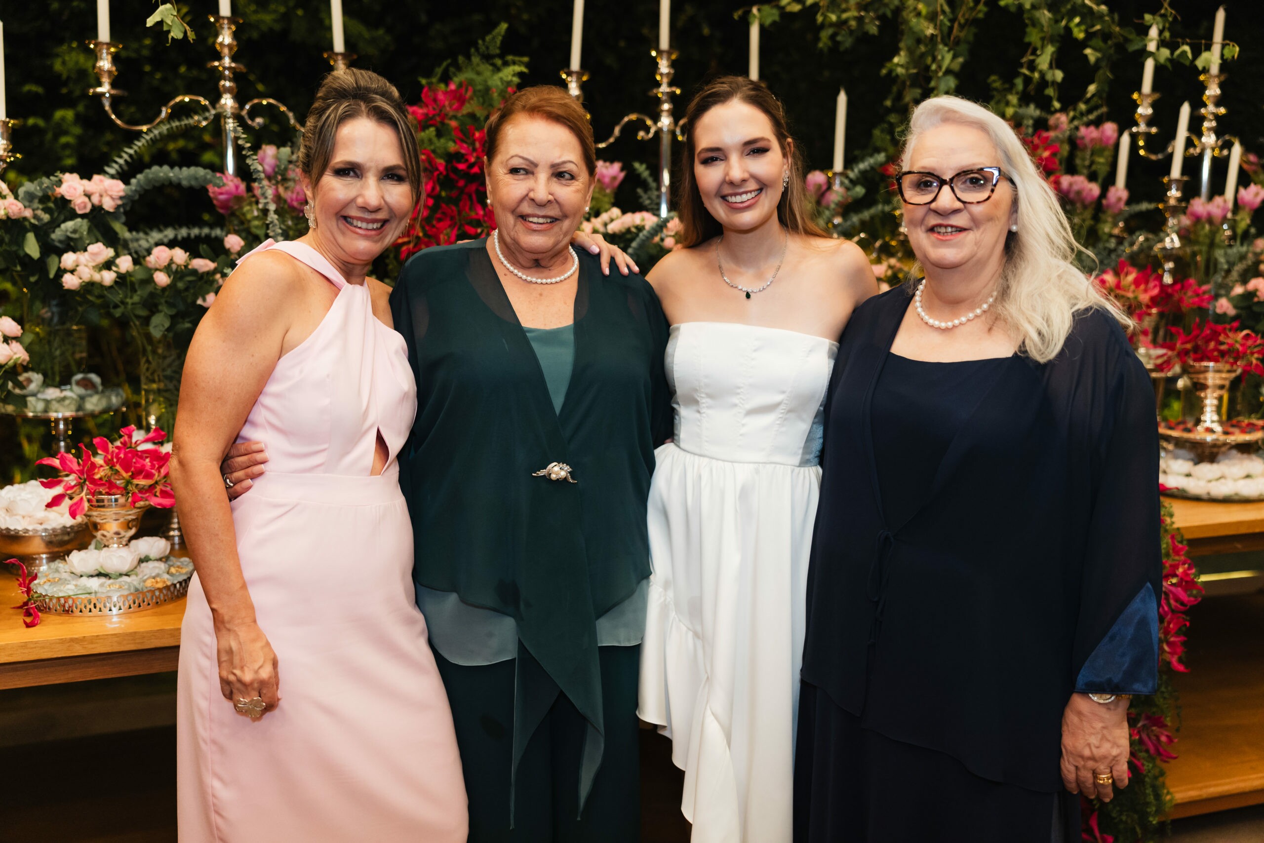 A mãe e a avó da noiva, Cristiane Cortopassi e Gislaine Dias, e a mãe do noivo Marilucia Leandro Siqueira Campos