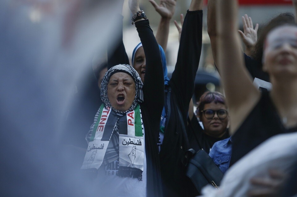 Manifestantes protestam conta ataques de Israel à Palestina.