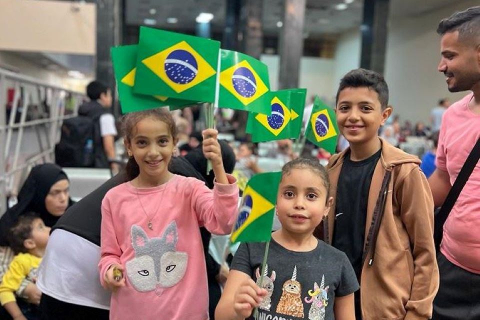 Lula e aliados comemoram resgate de brasileiros em Gaza que virou disputa política
