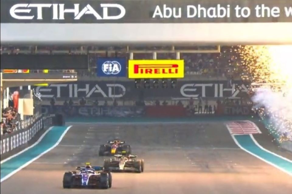 Verstappen vence último GP da Fórmula 1 e Mercedes supera Ferrari no Mundial de Construtores