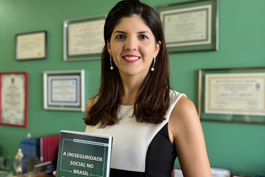 Advogada Thaís Riedel lança livro em Brasília
