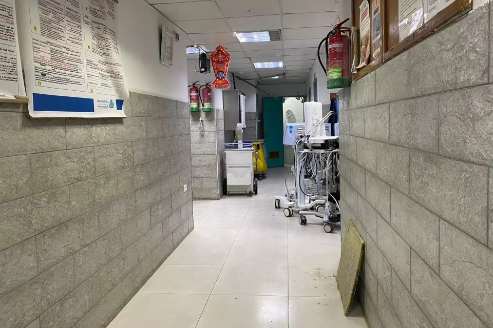 Hospital em Gaza encerra atividades essenciais