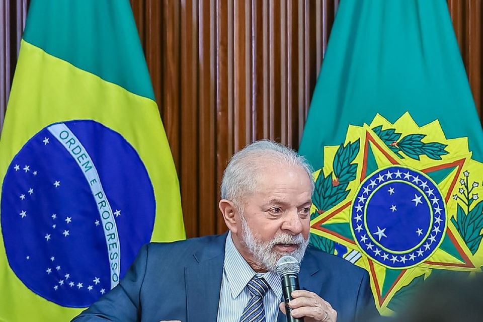 O presidente Lula disse que, se ficar comprovado envolvimento do número 2 da Abin, não haverá clima para que ele fique no cargo.