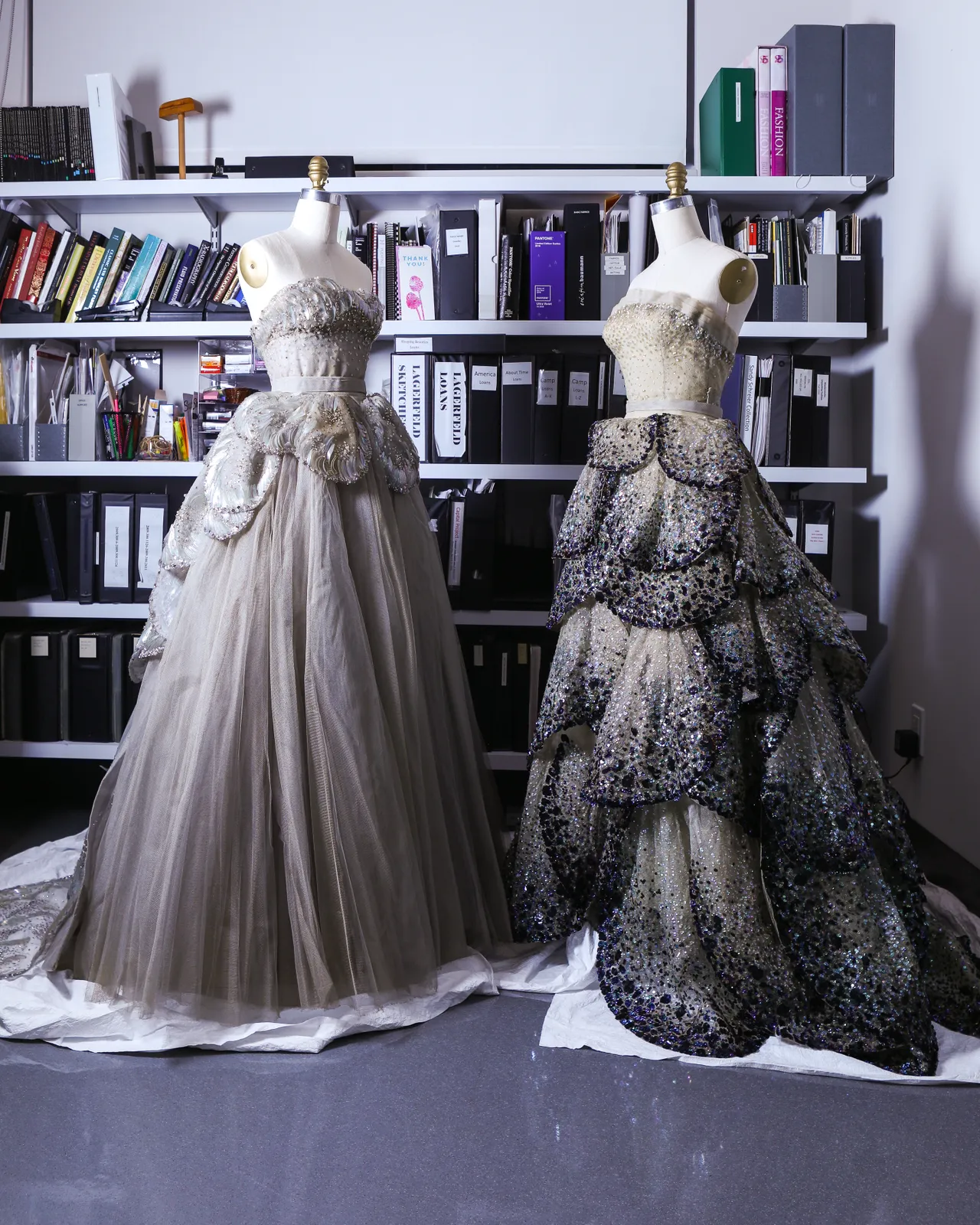 Vestidos Venus e Junon, Christian Dior, outono 1949 (Foto: cortesia) 