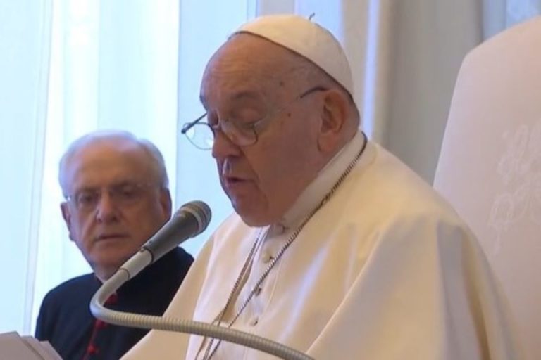 Com inflamação pulmonar, papa Francisco anuncia ida a Dubai para a COP