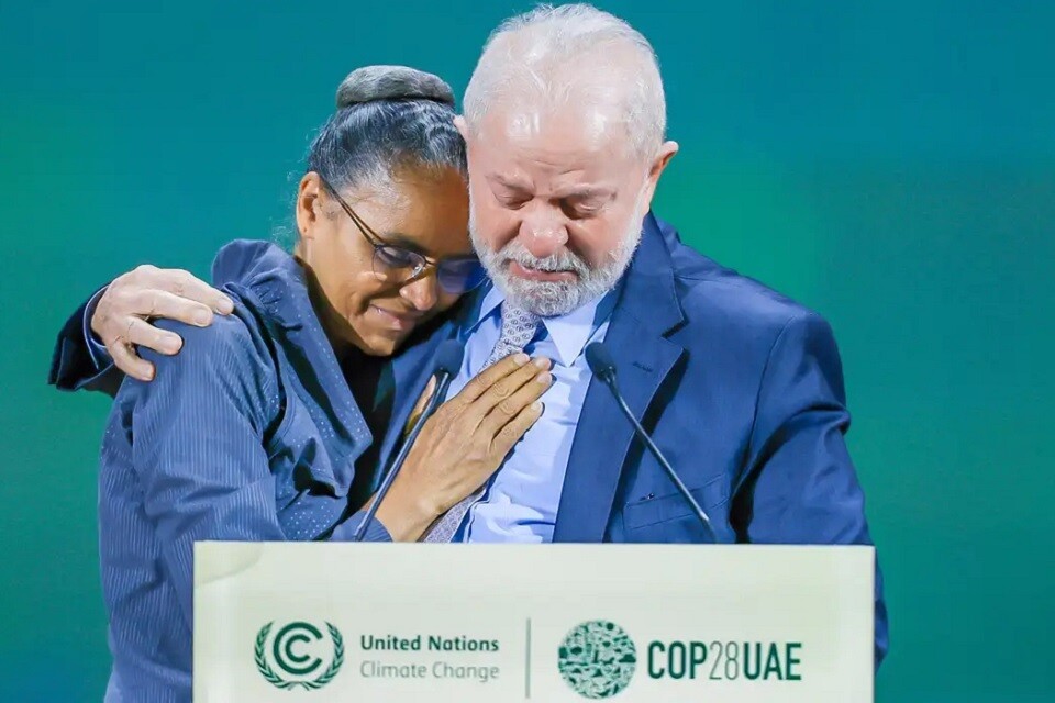A ministra Marina Silva e o presidente Lula se emocionam durante a COP28