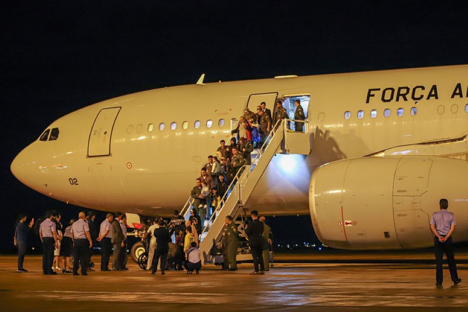 Novo grupo de repatriados de Gaza chega ao Brasil