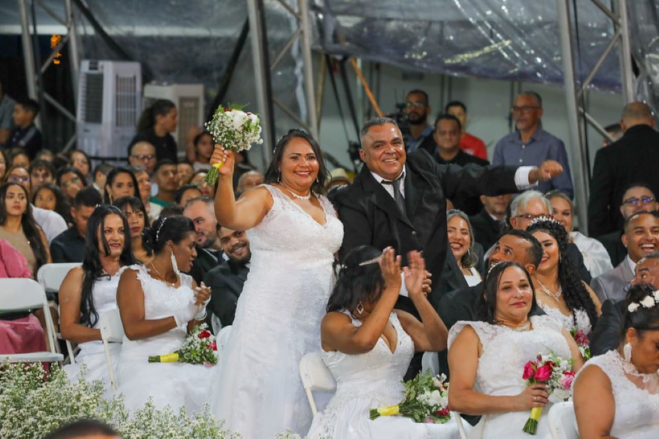 Casamento comunitário realiza o sonho de 51 casais no Pontão do Lago Sul