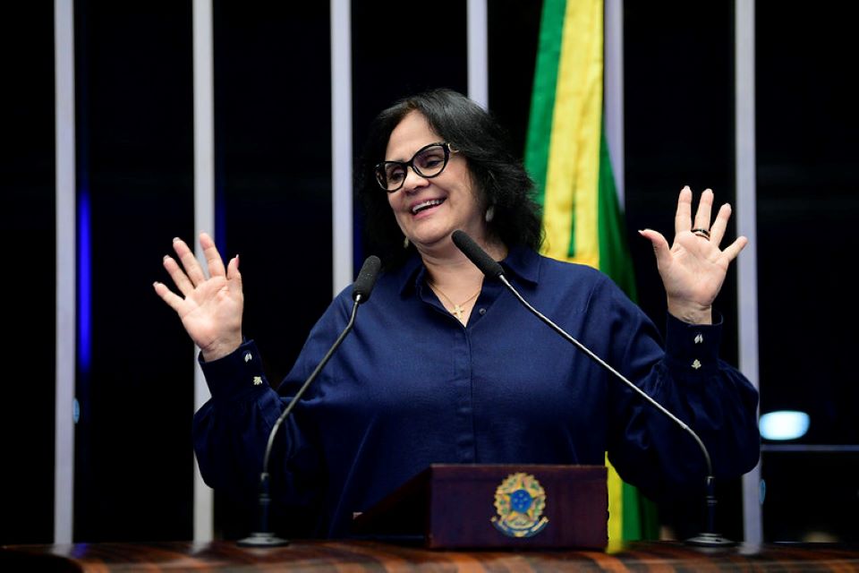 Damares Alves é internada em Brasília