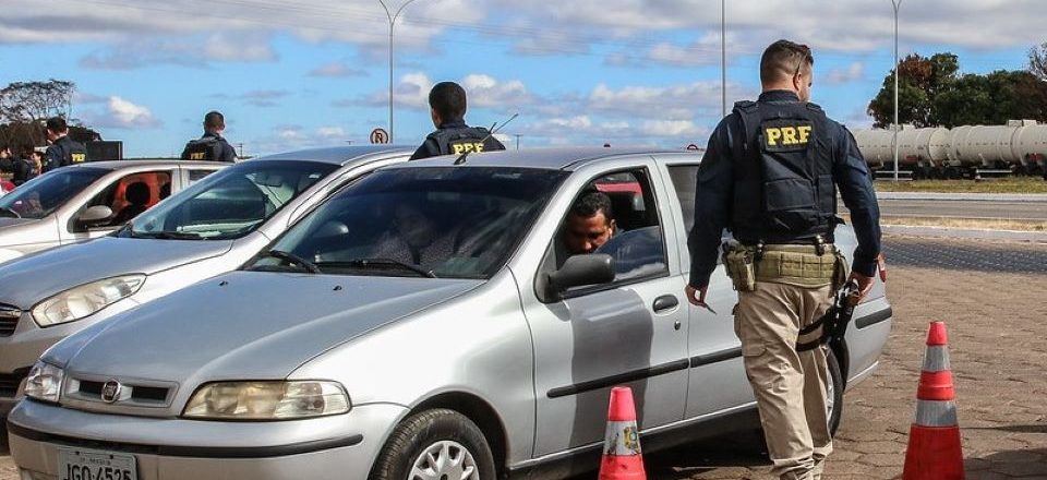 PRF intensifica fiscalização nas estradas durante recesso de Natal