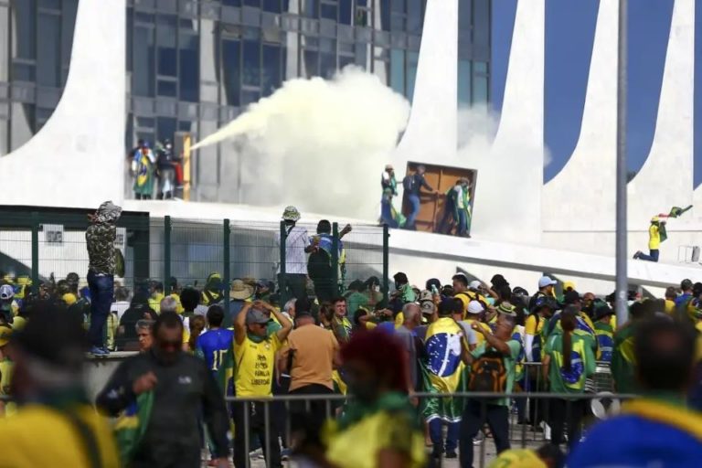 A sistemática campanha para desacreditar as urnas pode ter levado aos ataques de 8 de janeiro, segundo a Polícia Federal