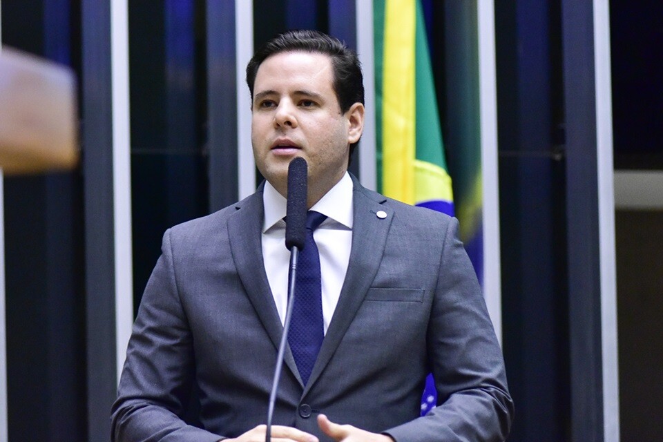 A PEC proposta por Rodrigo Valadares quer que mandados de busca e apreensão contra parlamentares seja cumpridos somente após aval da Mesa Diretora da casa a que pertença