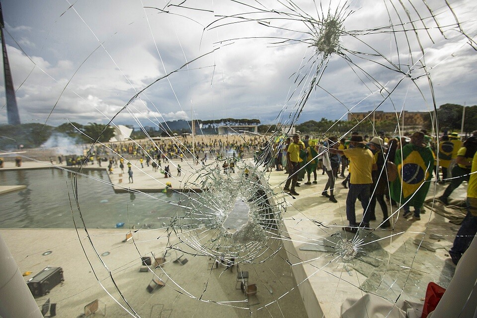 A blindagem dos vidros tem como objetivo fortalecer a segurança do palácio após os atos golpistas em 8 de janeiro.