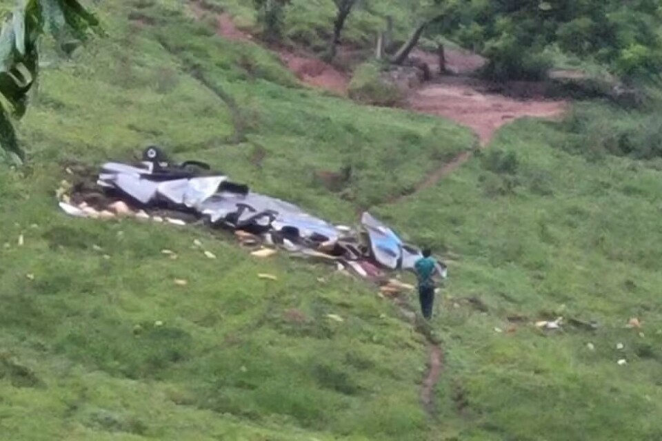 Avião cai e deixa ao menos 3 mortos no interior de Minas Gerais
