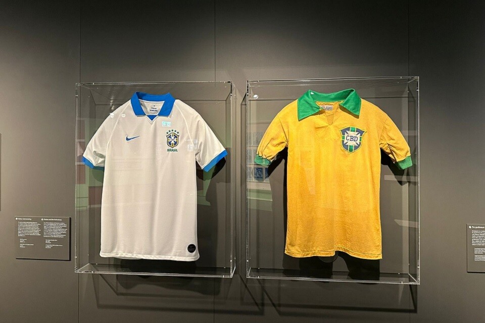 Camisas fazem parte de uma exposição temporária, que fioca no Museu da Fifa até o fim de fevereiro