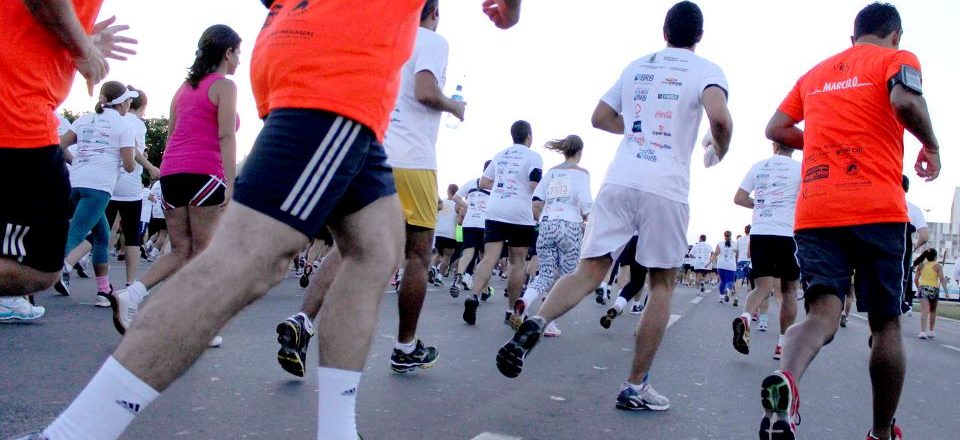 Corridas de rua fecharam o trânsito em diversos pontos da cidade | Foto: Paulo Tavares/Agência Brasília