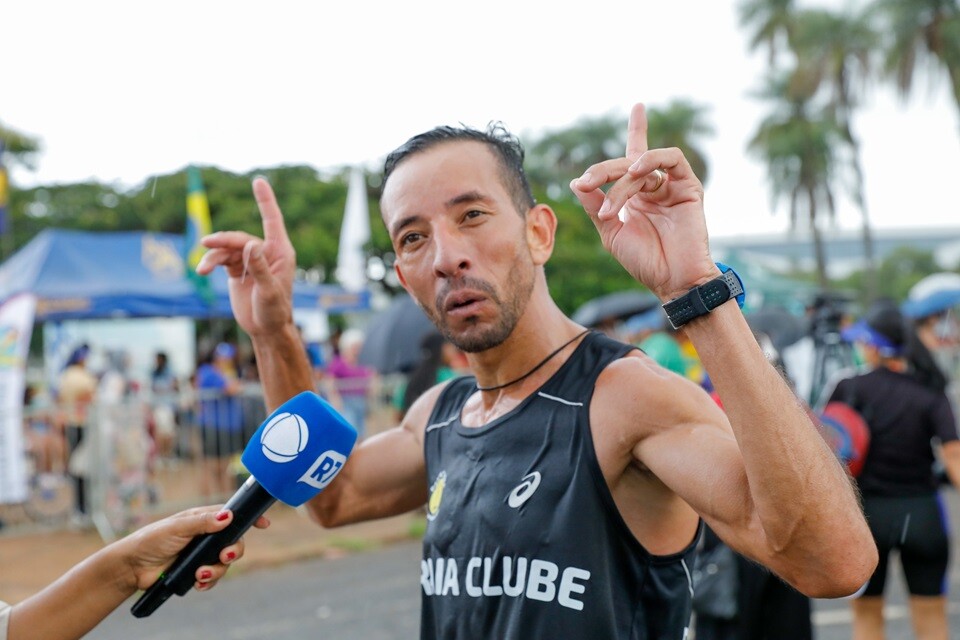 Lucas Ferreira venceu a prova mascuina de 10km com corredores profissionais