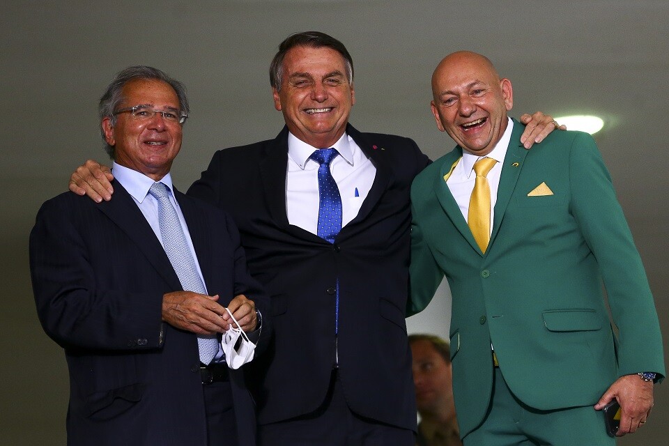 Paulo Guedes e Jair Bolsonado, com Luciano Hang. Empresário ainda pode recorrer da decisão