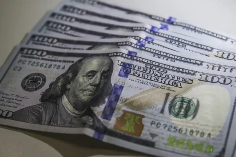 Dólar sobe a R$ 5,462 e atinge o maior valor durante o governo do presidente Luiz Inácio Lula da Silva