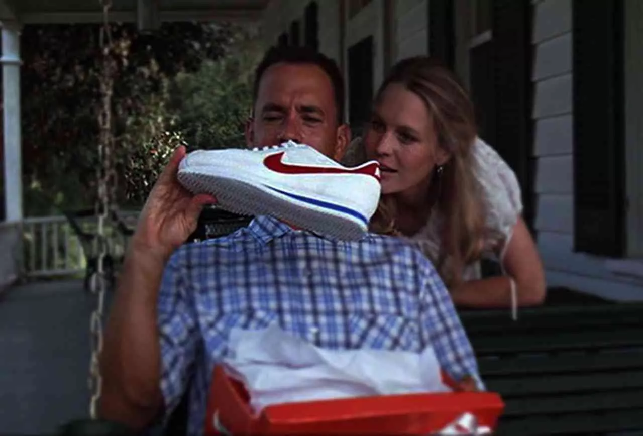 Cena do filme Forrest Gump com o tênis Nike Cortez