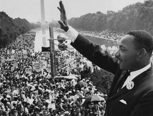 Livro com dedicatória de Martin Luther King é leiloado por R$ 173 mil