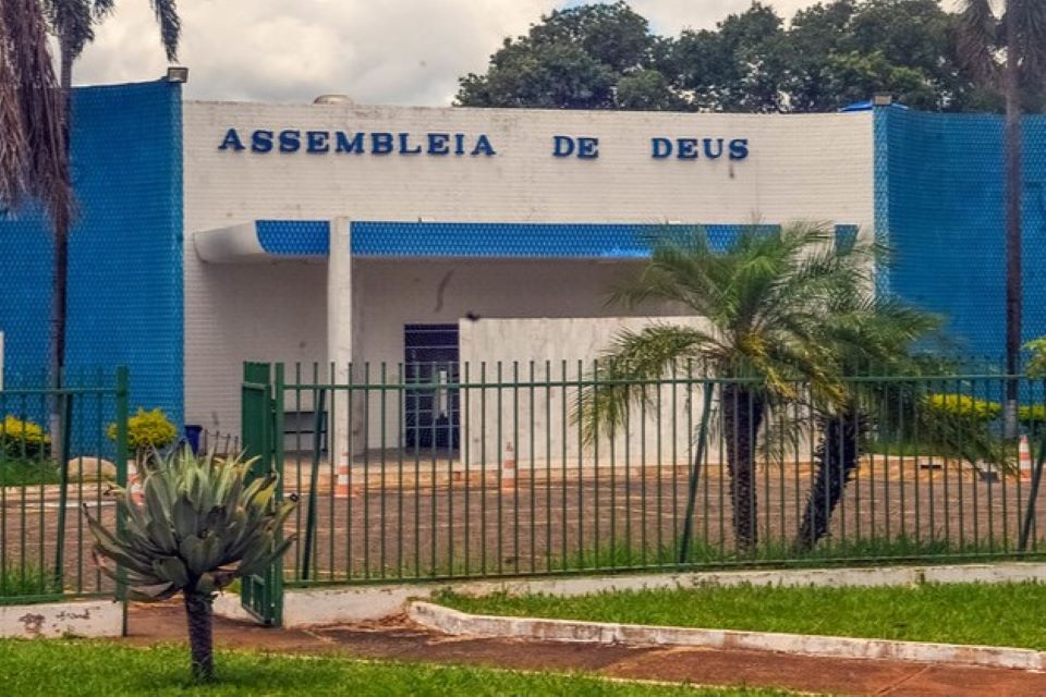 Brasil tem mais igrejas do que escolas e hospitais juntos