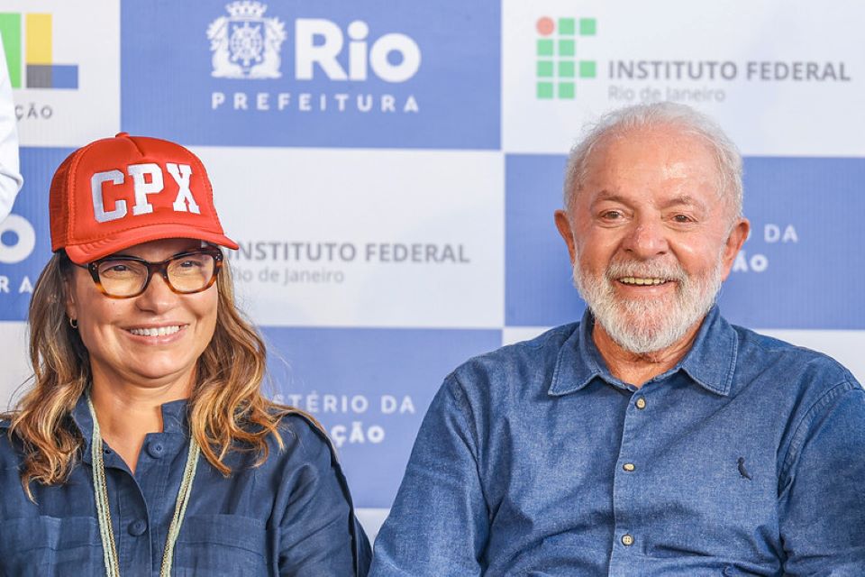 Lula celebra 44 anos do PT pregando renovação frente aos 'desafios da era digital'