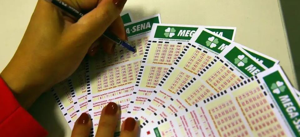 A Mega-Sena vai pagar um prêmio de R$ 43 milhões nesta terça-feira (9)