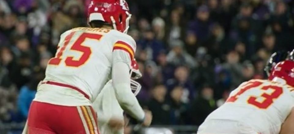 Kansas City conquista o tetra da NFL com touchdown no fim da prorrogação contra os 49ers