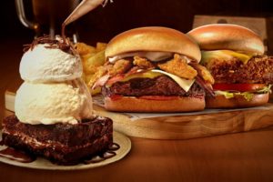 A nova sobremesa e os dois burgers já estão disponíveis nos restaurantes do Outback