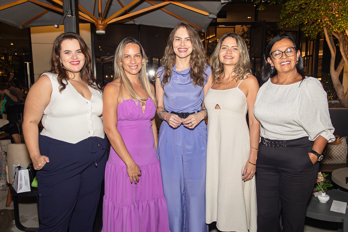 Aline Castelo, Joana Tavares, Nayara Marcato, Vanessa Cozzi e Regiane Saraiva