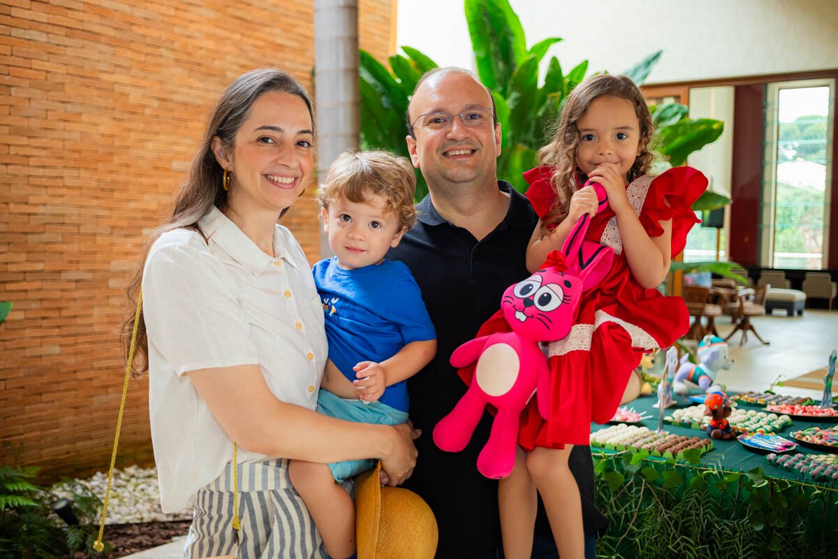 Ana Paula e Daniel Barbalho e os filhos Pedro e Beatriz
