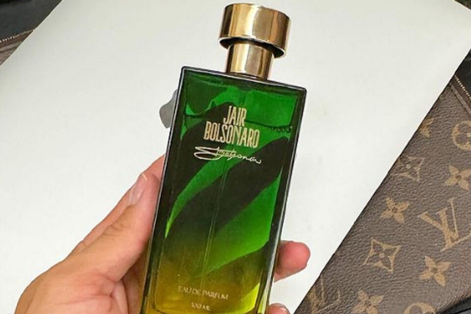 Frasco do perfume faz alusão à bandeira do Brasil | Foto: Instagram Augustin Fernandez