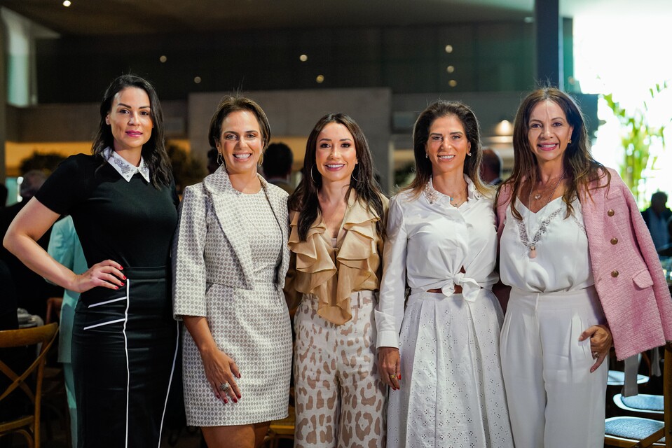 Tainah Mello, Fernanda Sabino, Carol Mendes, Juliana Sabino e Paula Santana