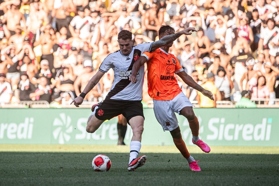 Principal atacante do Vasco, o argentino Vegetti teve poucas oportunidades no jogo