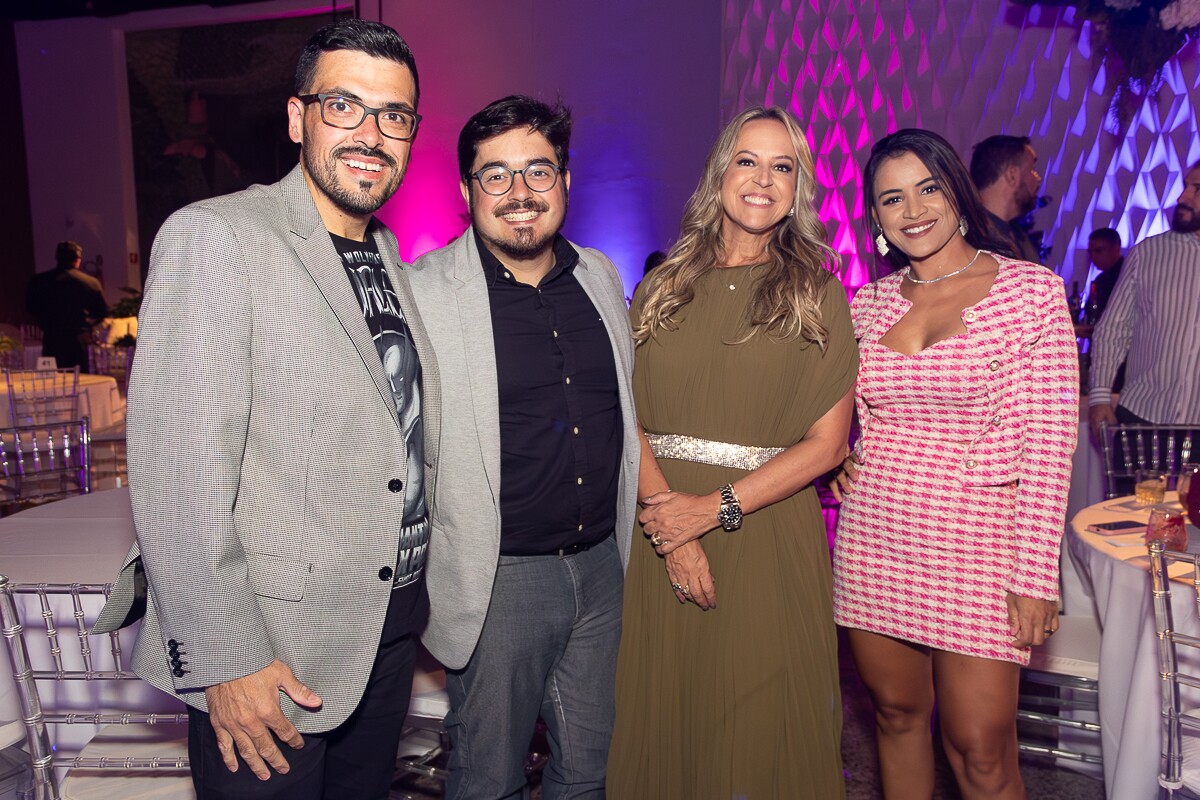 Thiago Vieira, Rodrigo Amaral, Ana Paula Bulus e Laura Sousa (agência Perrua)
