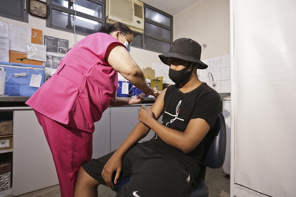 Vacinação é indicada como de grande importância para a prevenção contra a doença | Foto: Breno Esaki / Arquivo Agência Saúde