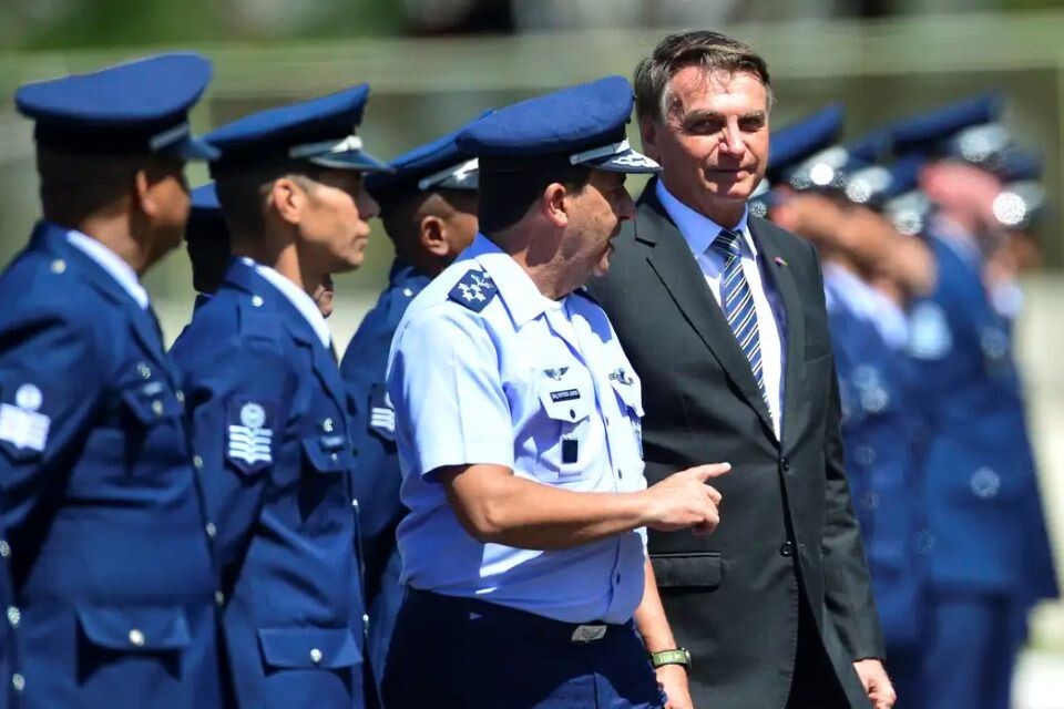 Bolsonaro tentou o apoio das Forças Armadas para um golpe de estado, segundo a PF